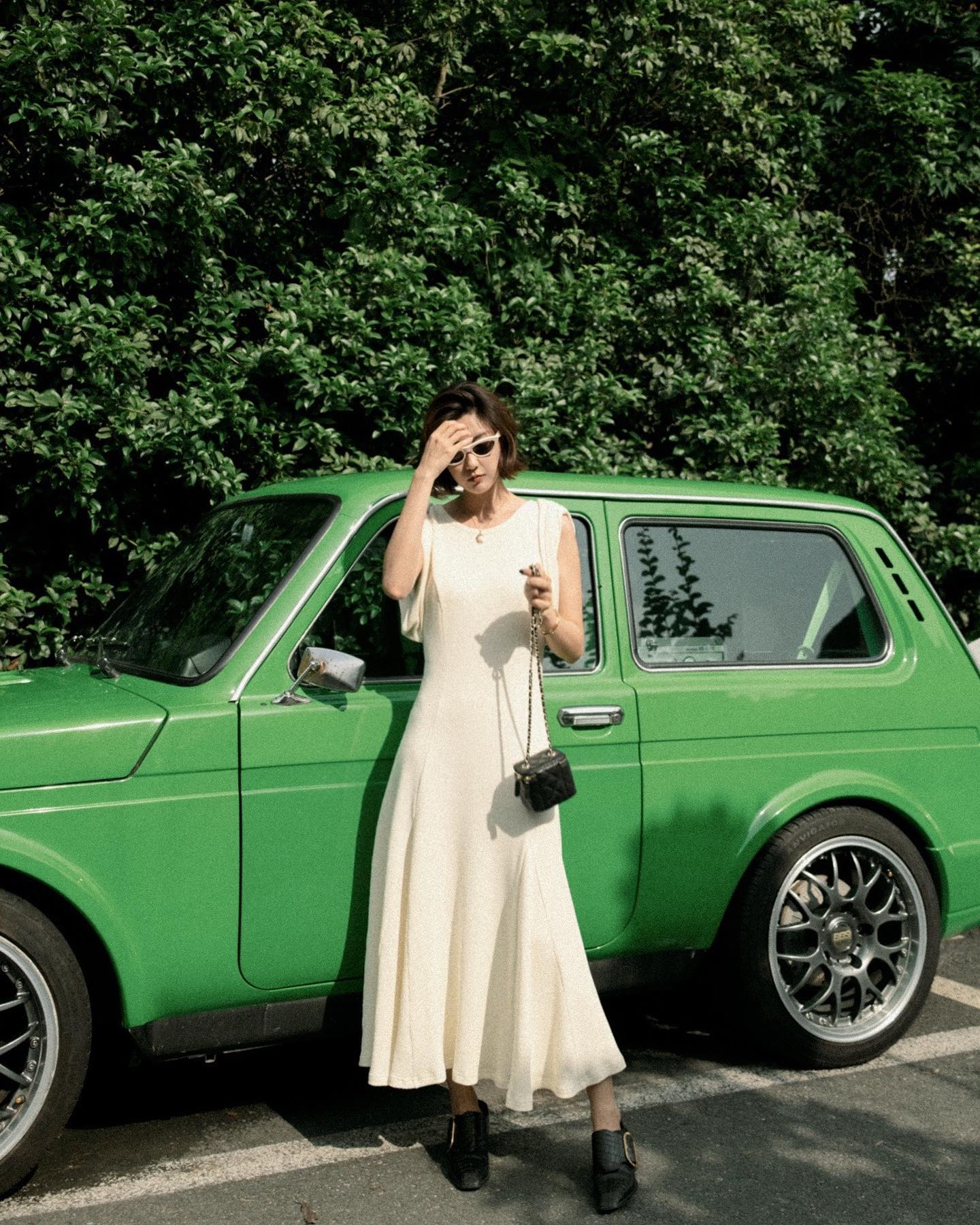 5 mẫu v&aacute;y d&aacute;ng d&agrave;i gi&uacute;p chị em mặc đẹp hơn trong năm 2026- Ảnh 12.