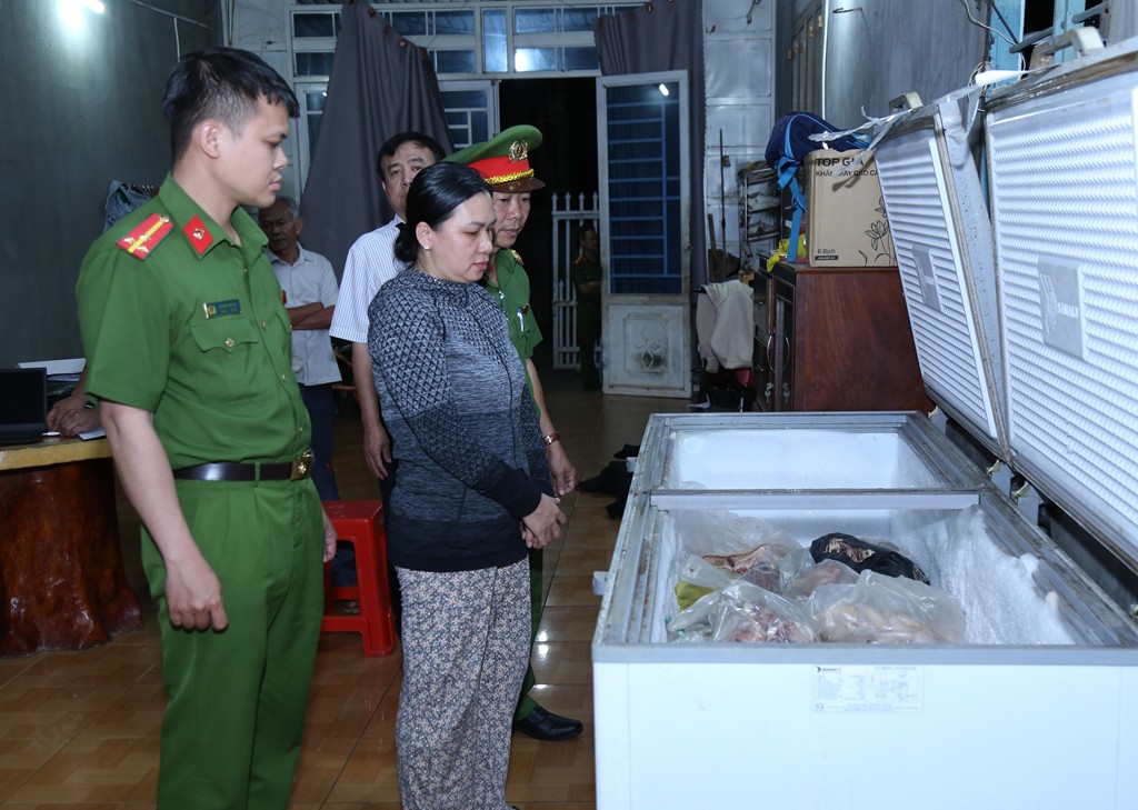 Ai đ&atilde; b&aacute;n v&agrave; mua heo chết của L&ecirc; Thị B&iacute;ch Phượng, li&ecirc;n hệ ngay cơ quan c&ocirc;ng an- Ảnh 3.