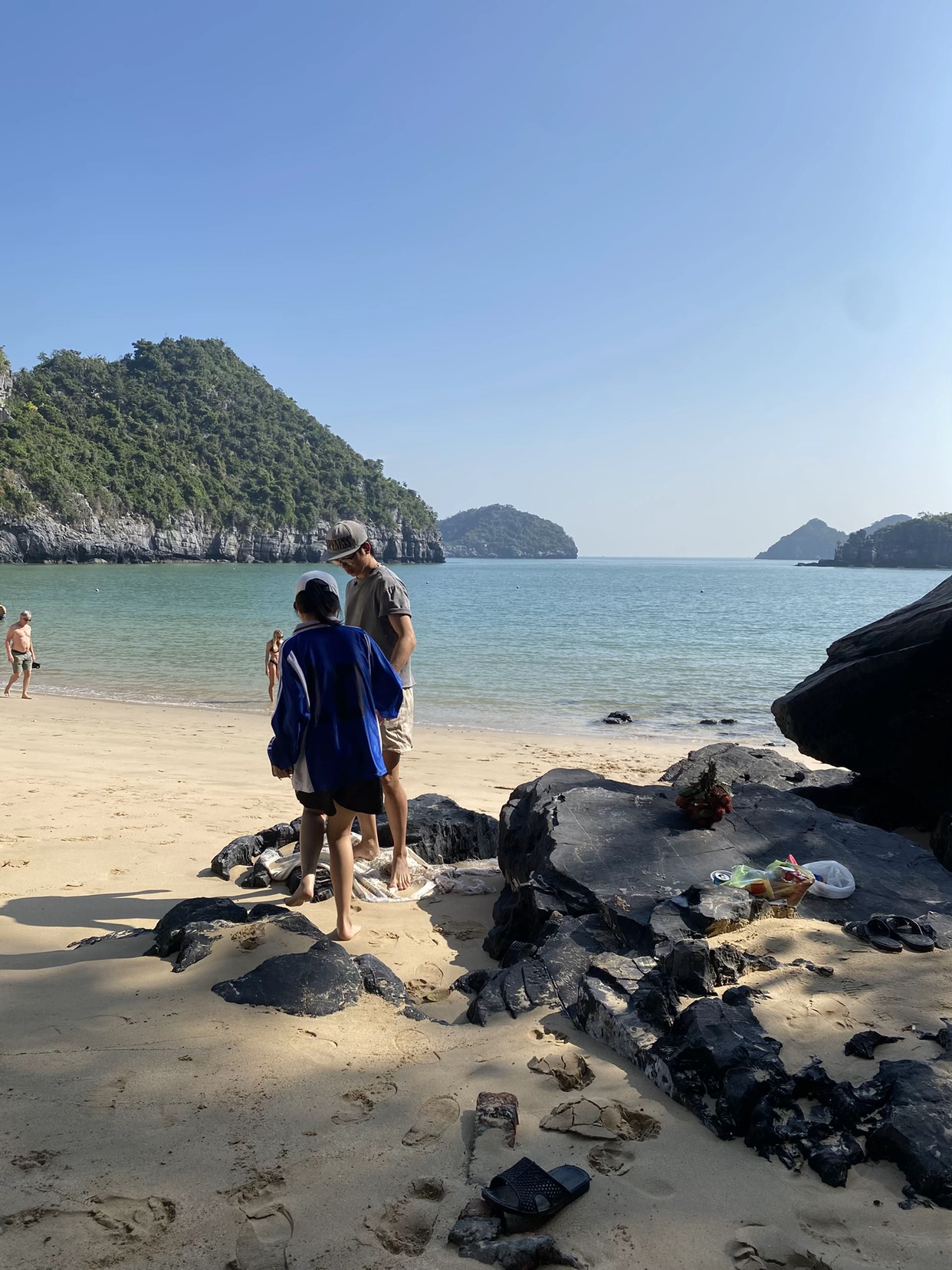 B&atilde;i biển miền Bắc du kh&aacute;ch đi m&ugrave;a đ&ocirc;ng m&agrave; phải thốt l&ecirc;n: 