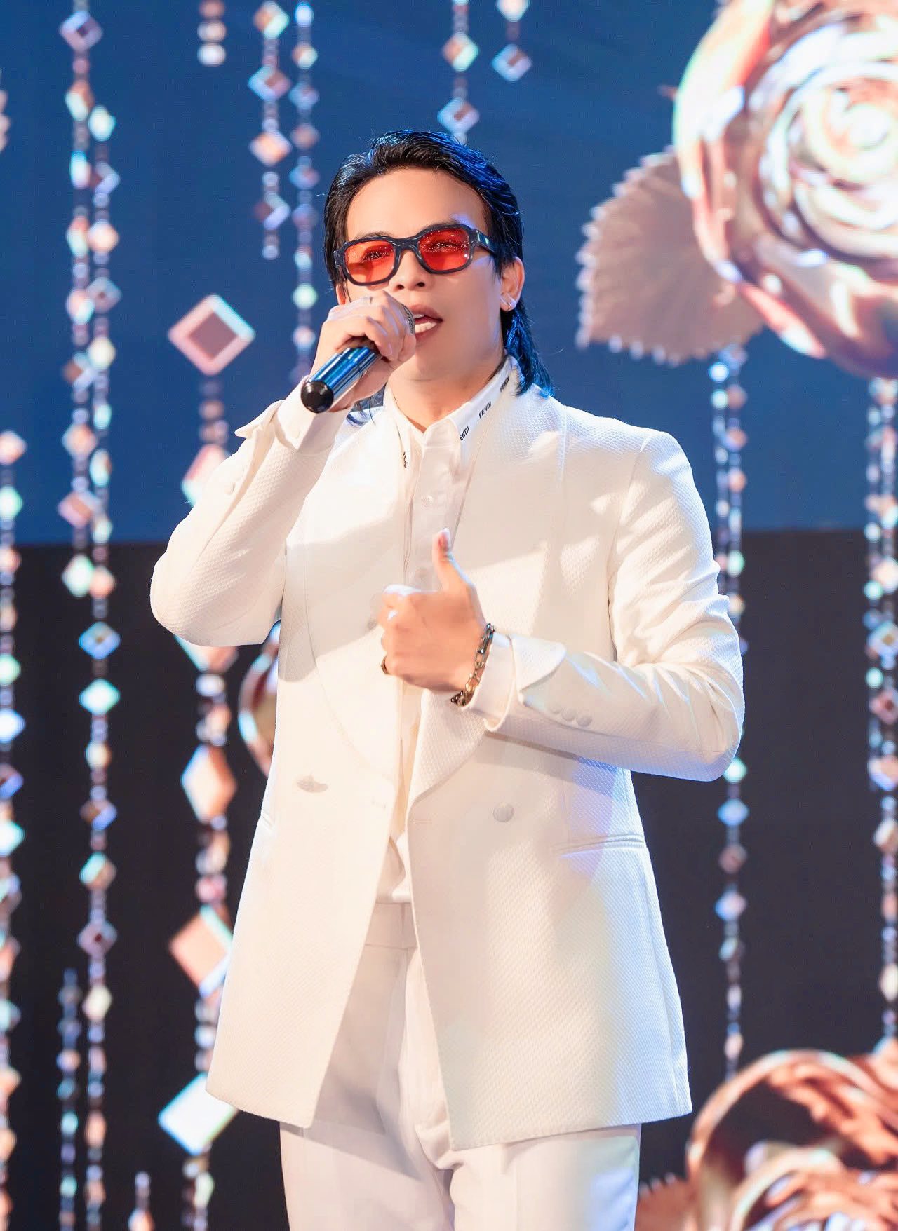 Vbiz c&oacute; nam nhạc sĩ l&agrave; gi&aacute;m đốc &acirc;m nhạc của loạt show quốc gia, h&aacute;t 1 b&agrave;i ai cũng biết nhưng mặt th&igrave; kh&ocirc;ng nhớ nổi- Ảnh 6.