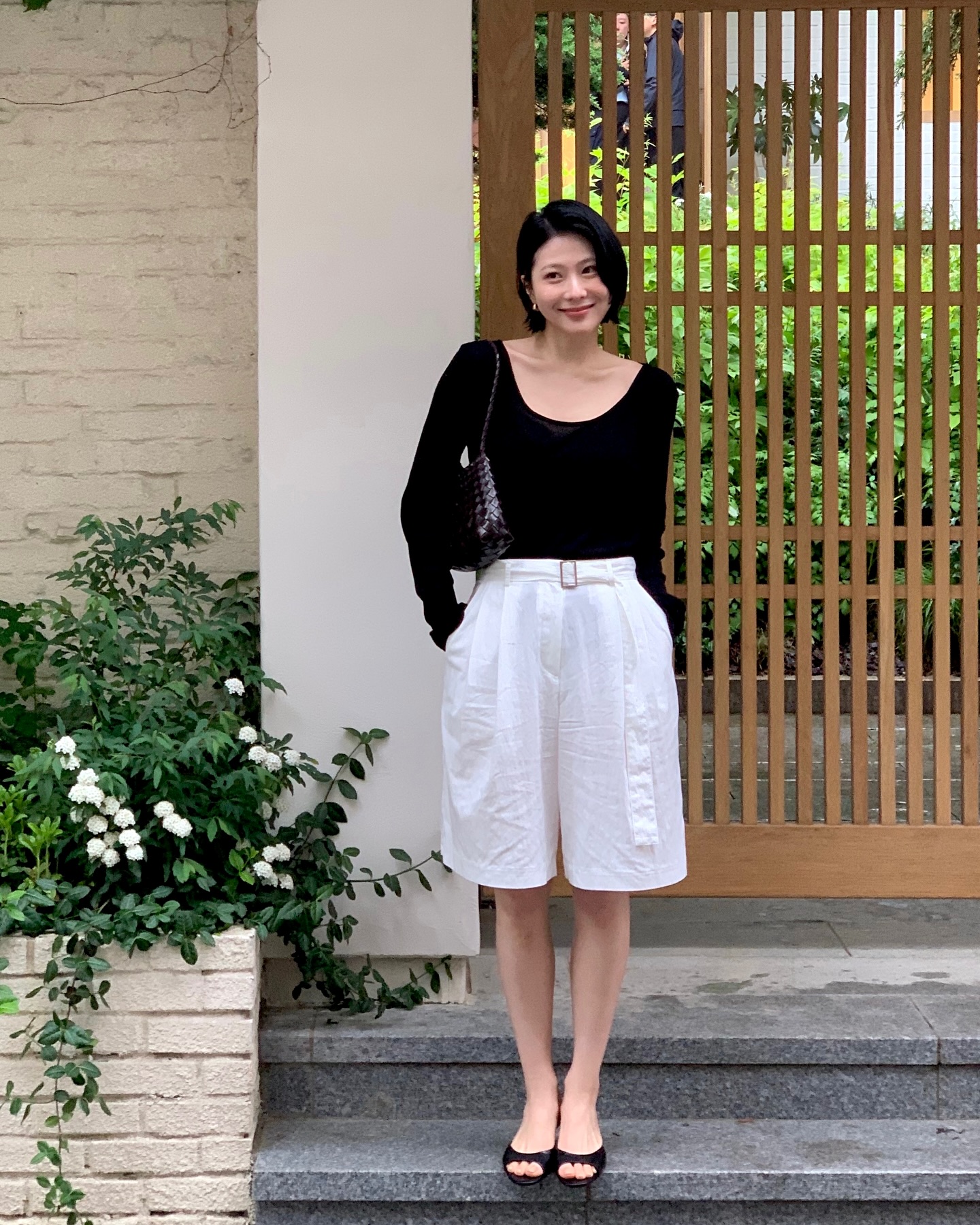 Trời ấm là phải mặc ngay áo thun dài tay với 5 công thức siêu trẻ- Ảnh 6. Trời ấm là phải mặc ngay áo thun dài tay với 5 công thức siêu trẻ- Ảnh 6.