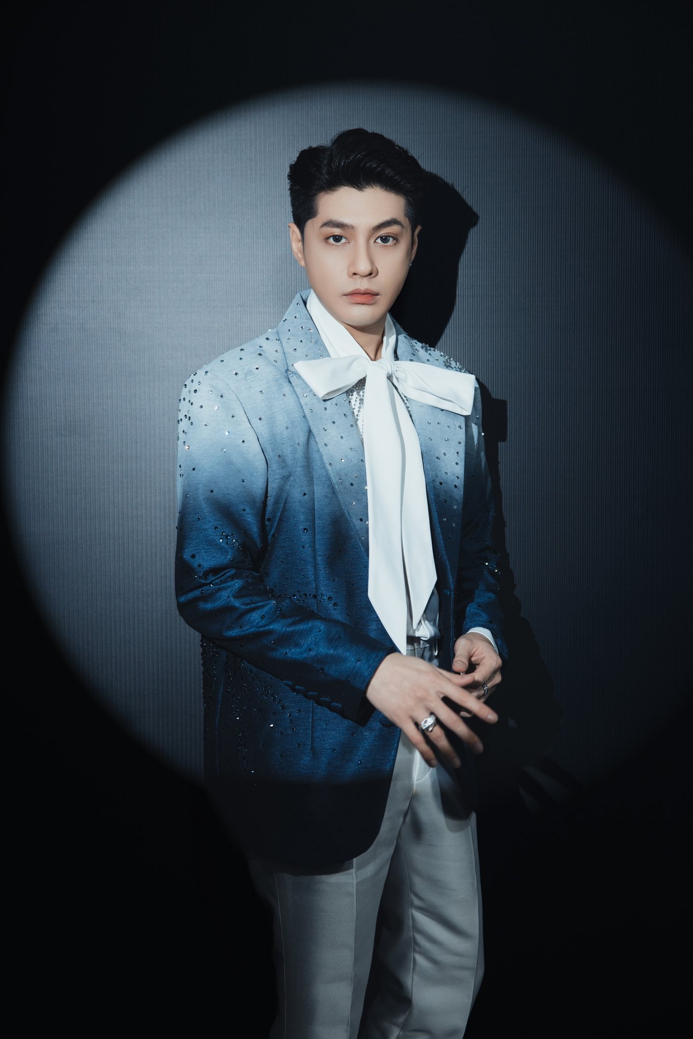 Ca sĩ Việt 3 lần được đề cử đẹp nhất thế giới: Đắt show h&agrave;ng đầu showbiz- Ảnh 6.