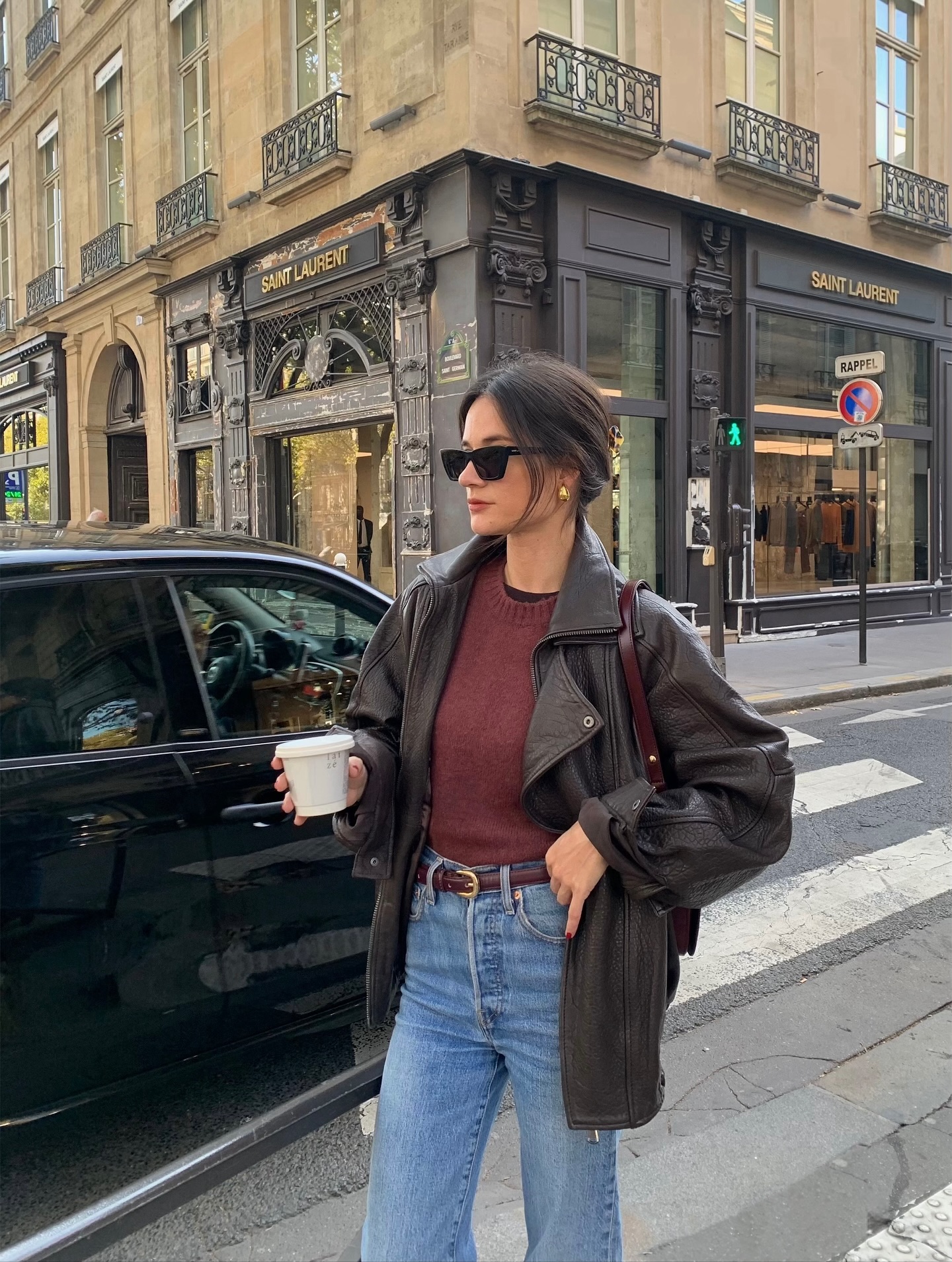 Style của phụ nữ Ph&aacute;p sang trọng mọi l&uacute;c mọi nơi, h&oacute;a ra l&agrave; nhờ 5 mẫu &aacute;o d&agrave;i tay- Ảnh 8.