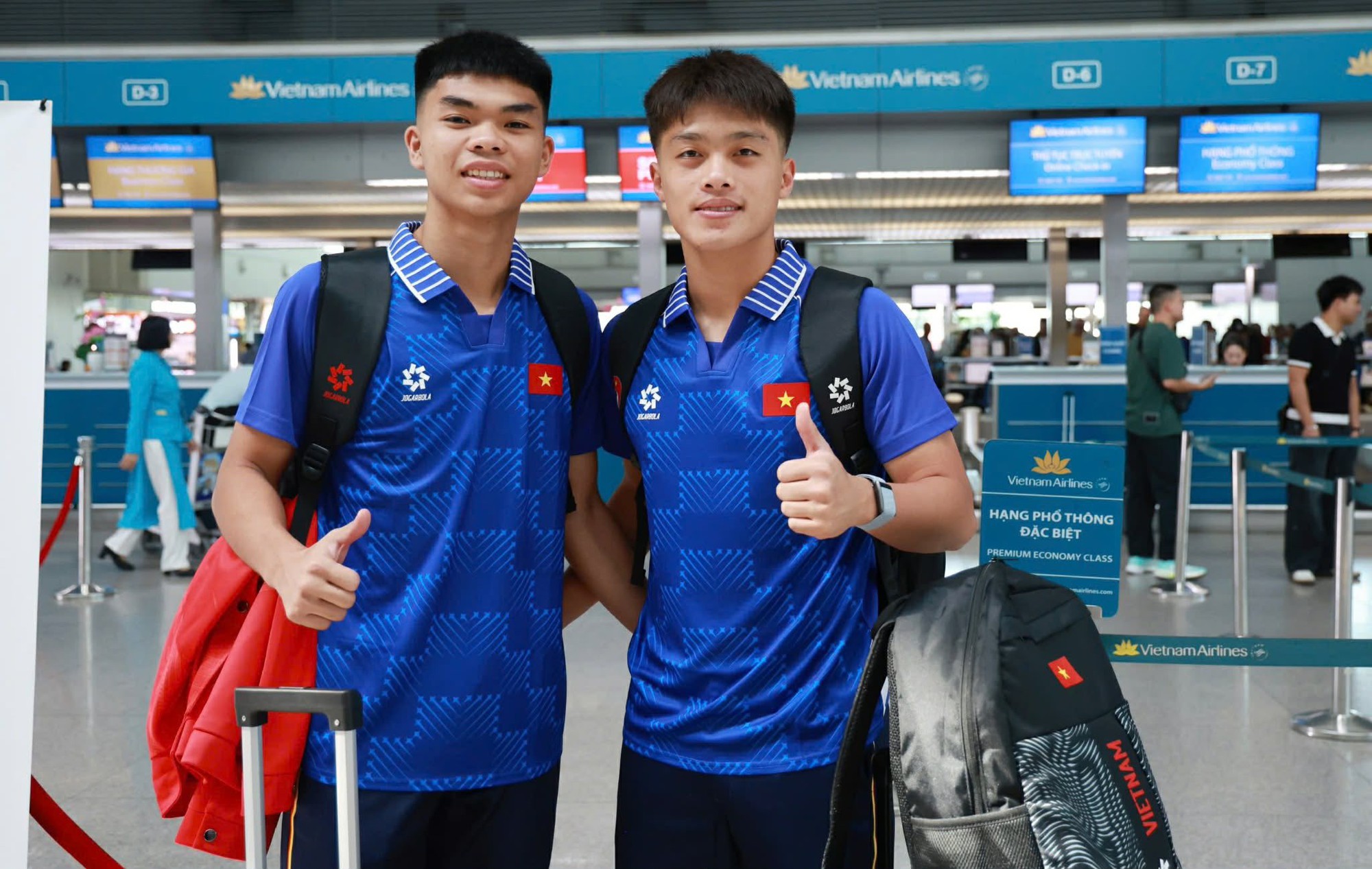 Vừa về từ U23 ch&acirc;u &Aacute;, em &uacute;t U23 Việt Nam gọi điện hỏi vay tiền đồng đội v&agrave; c&aacute;i kết ấm l&ograve;ng- Ảnh 1.