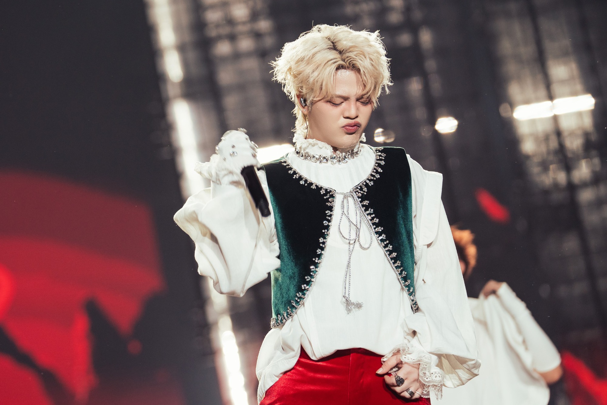 "Câu lạc bộ 100.000 vote" ở WeChoice chính thức kết nạp thêm 2 thành viên: Cuộc đua hôm nay quá "nóng" rồi!- Ảnh 3. "Câu lạc bộ 100.000 vote" ở WeChoice chính thức kết nạp thêm 2 thành viên: Cuộc đua hôm nay quá "nóng" rồi!- Ảnh 3.