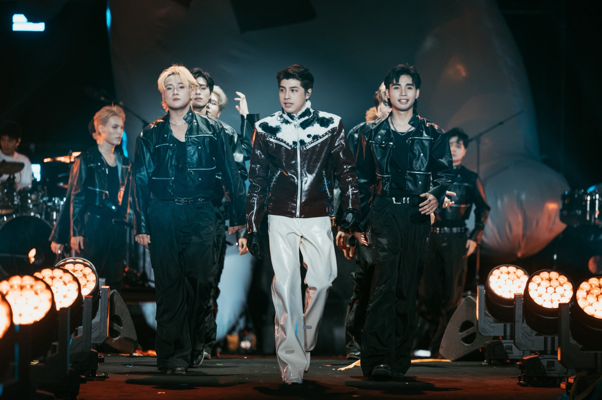 Ca sĩ Việt 3 lần được đề cử đẹp nhất thế giới: Đắt show h&agrave;ng đầu showbiz- Ảnh 2.