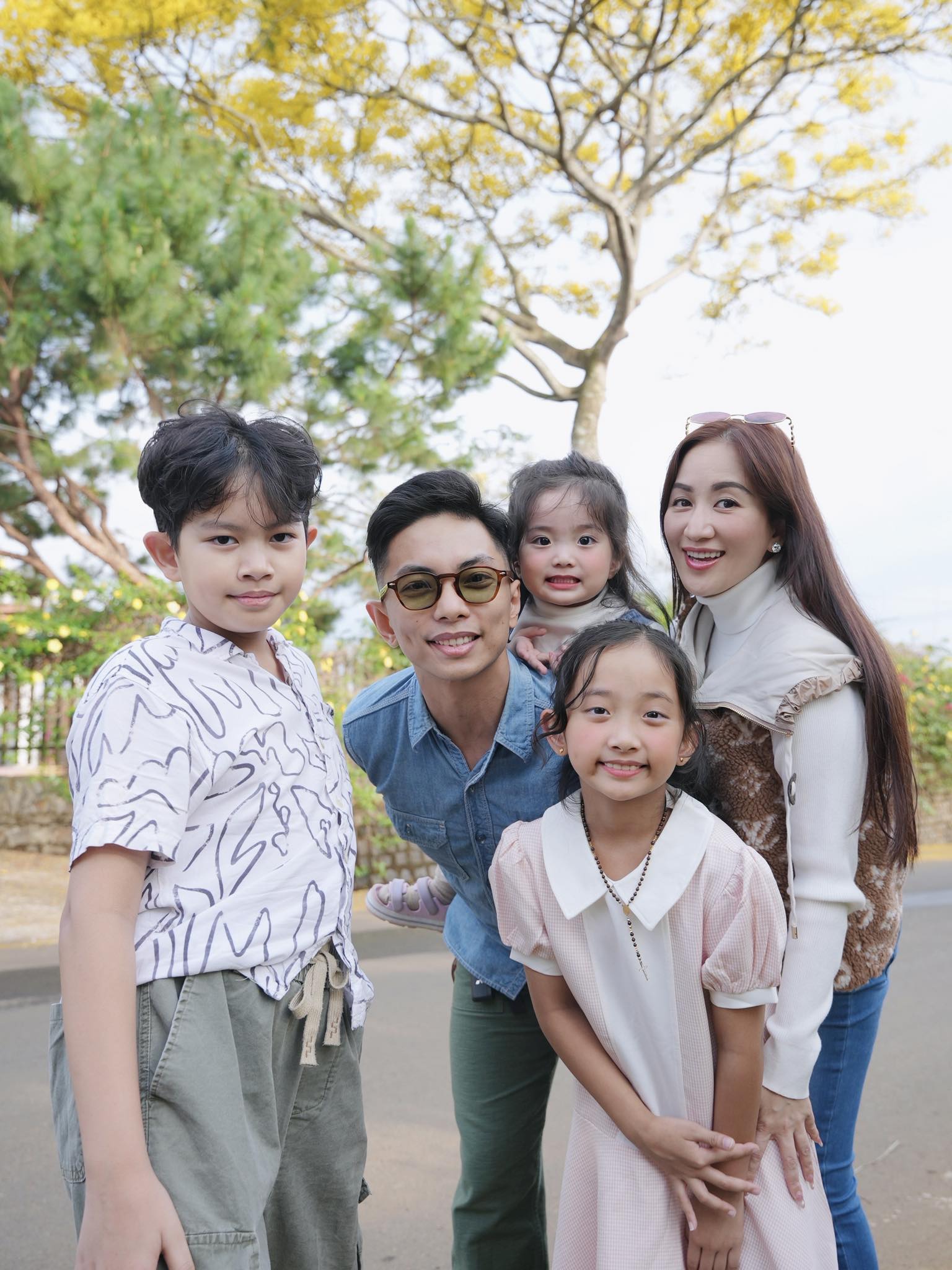 Lisa nh&agrave; Kh&aacute;nh Thi, Phan Hiển xinh y&ecirc;u như thi&ecirc;n thần x&eacute; truyện bước ra g&acirc;y sốt c&otilde;i mạng- Ảnh 6.