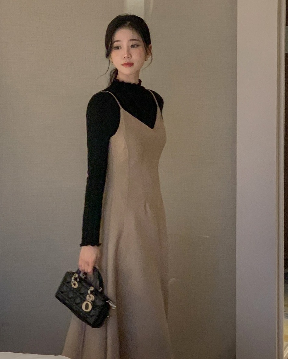 5 mẫu v&aacute;y d&aacute;ng d&agrave;i gi&uacute;p chị em mặc đẹp hơn trong năm 2026- Ảnh 3.