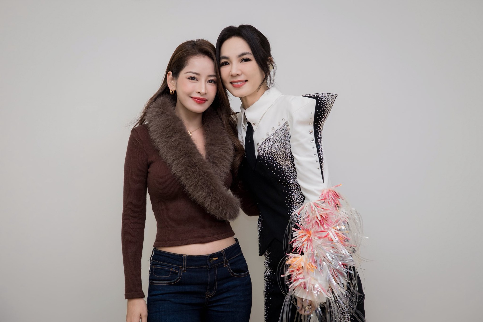 Clip Chi Pu &ocirc;m h&ocirc;n sao nữ đ&igrave;nh đ&aacute;m xứ Trung- Ảnh 2.