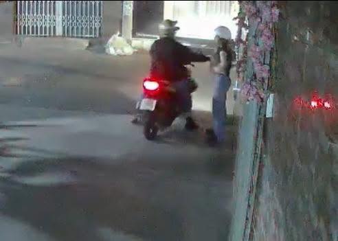 TP.HCM: Cô gái 23 tuổi bị gã đàn ông lạ mặt quấy rối sau giờ học trang điểm, hiện vẫn trong trạng thái bất an không dám ra ngoài một mình- Ảnh 1. TP.HCM: Cô gái 23 tuổi bị gã đàn ông lạ mặt quấy rối sau giờ học trang điểm, hiện vẫn trong trạng thái bất an không dám ra ngoài một mình- Ảnh 1.