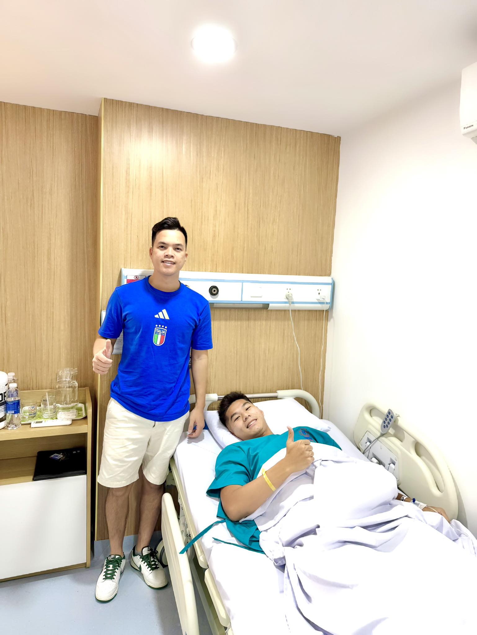 Hiểu Minh U23 Việt Nam phẫu thuật thành công, dự kiến nghỉ thi đấu bao lâu?- Ảnh 1. Hiểu Minh U23 Việt Nam phẫu thuật thành công, dự kiến nghỉ thi đấu bao lâu?- Ảnh 1.