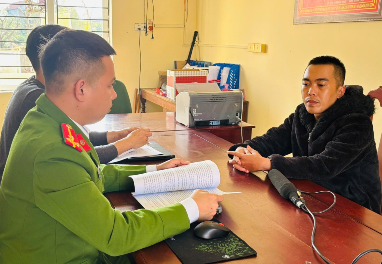 Nhận hơn 1 tỷ đồng tiền chuyển khoản, một thanh ni&ecirc;n sinh năm 1999 bị c&ocirc;ng an điều tra- Ảnh 2.