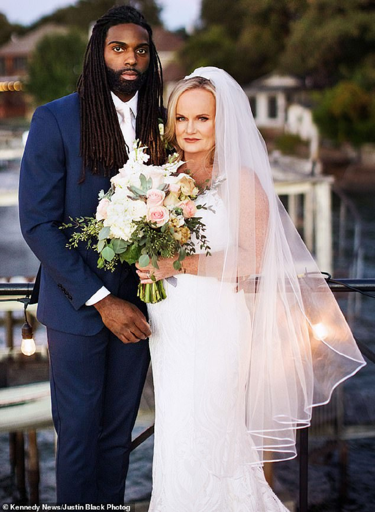 B&agrave; c&ocirc; 54 tuổi lấy trai trẻ k&eacute;m 21 tuổi, sau đ&aacute;m cưới c&aacute;i kết thật ngỡ ng&agrave;ng- Ảnh 1.