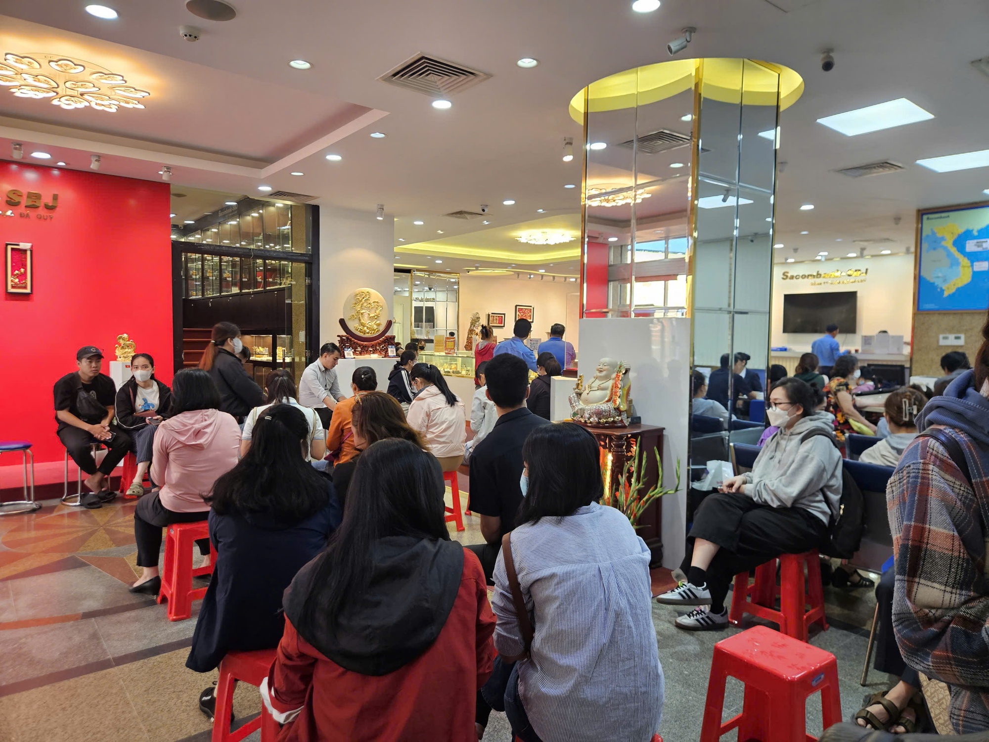 Gi&aacute; bạc h&ocirc;m nay 28-1: Đỉnh mới vượt 4,5 triệu đồng/lượng, nhiều người vẫn mua chờ 6 th&aacute;ng- Ảnh 1.