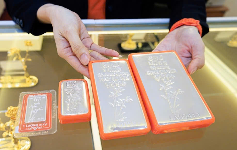 Gi&aacute; bạc h&ocirc;m nay 28-1: Đỉnh mới vượt 4,5 triệu đồng/lượng, nhiều người vẫn mua chờ 6 th&aacute;ng- Ảnh 2.