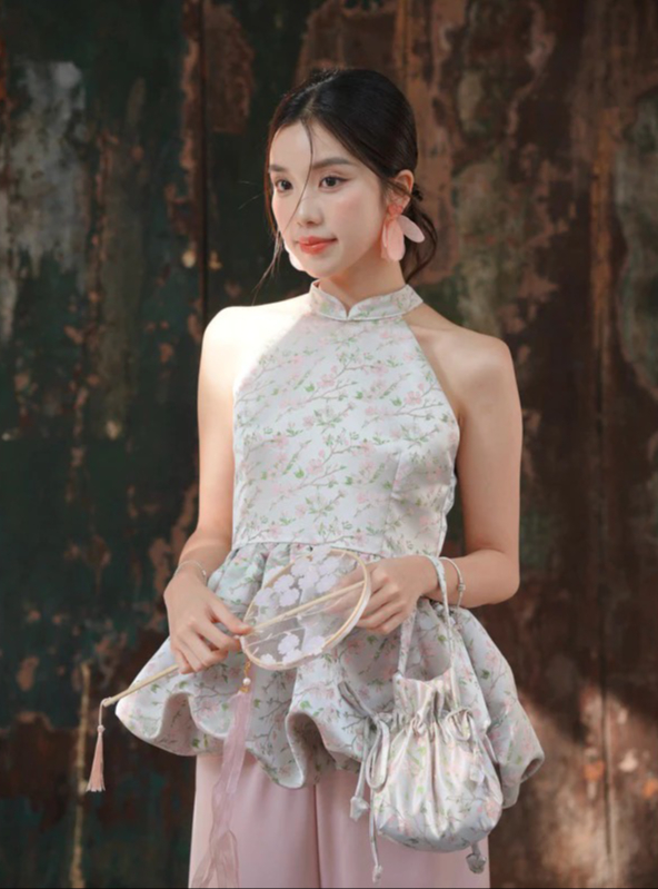 Cả showbiz chỉ c&oacute; 1 mỹ nh&acirc;n &ldquo;th&acirc;n nữ nhi, kh&iacute; chất qu&acirc;n tử&rdquo;: G&acirc;y sốt khi lăng x&ecirc; local brand Việt trước thế giới- Ảnh 9.