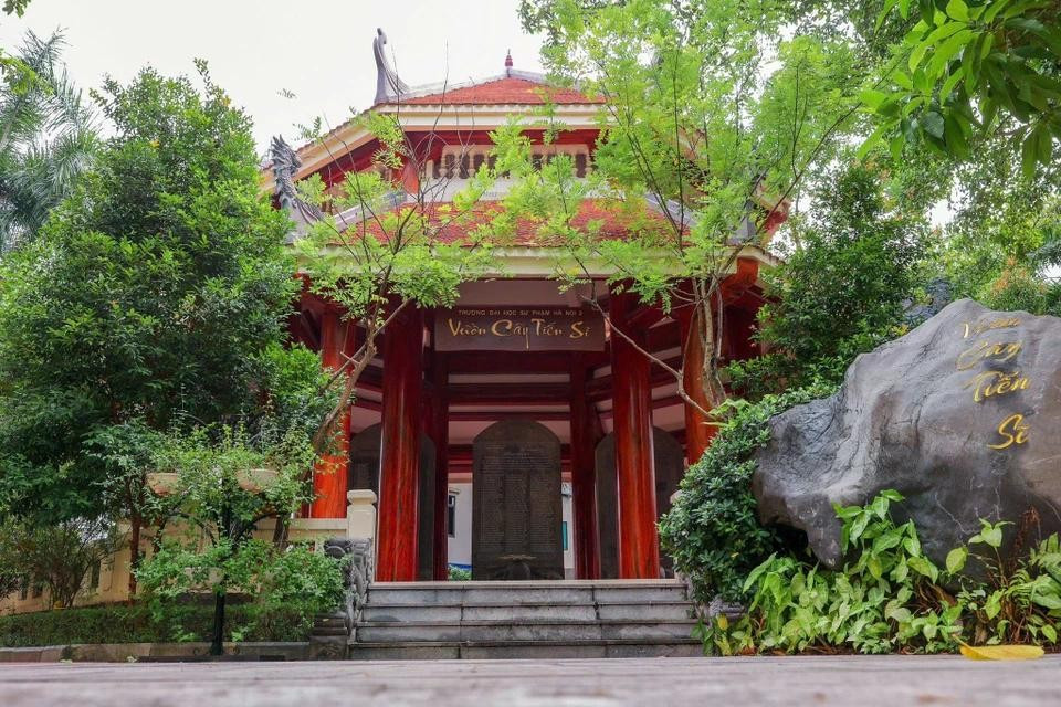 Đ&igrave;nh chỉ giảng dạy, đục bỏ t&ecirc;n tiến sĩ d&ugrave;ng bằng giả- Ảnh 1.