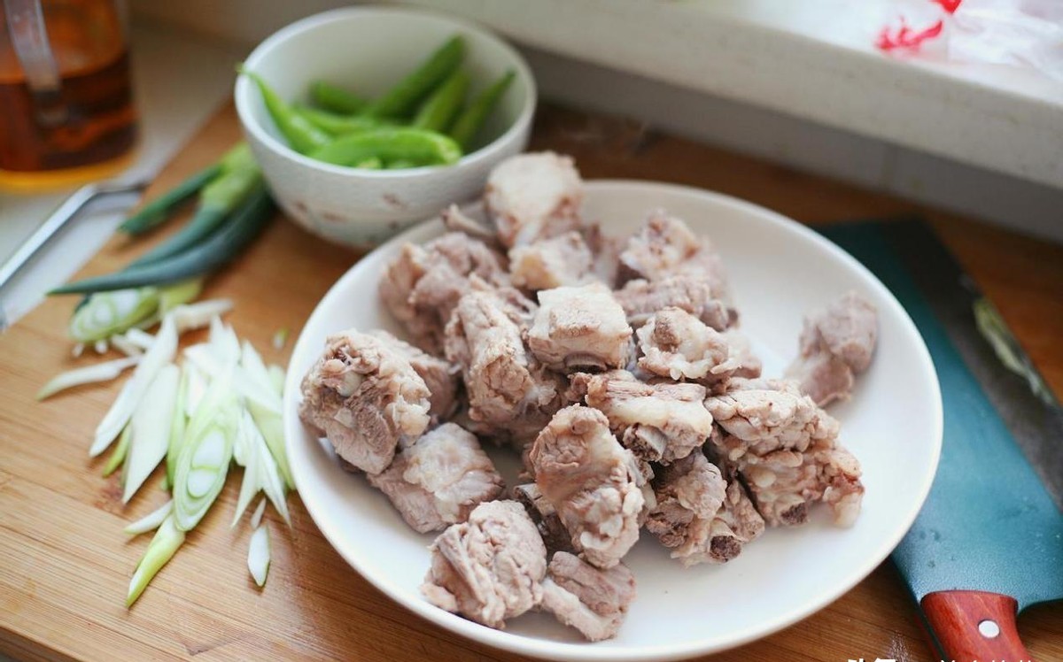 Muốn có món sườn ngon cho Tết này: Đầu bếp giàu kinh nghiệm chỉ cho bạn thao tác quan trọng nhất cần làm trước khi nấu- Ảnh 6.