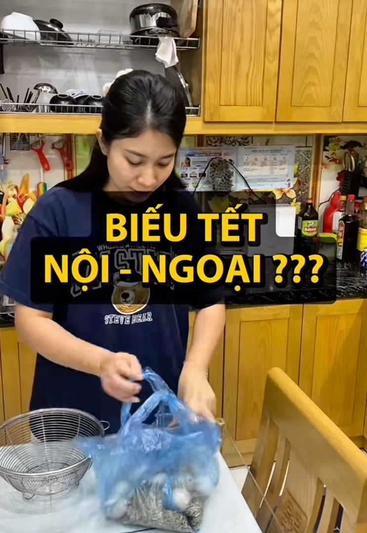 Làm dâu 5 năm, vợ Hà Nội biếu Tết nội - ngoại 3 triệu: Hai nhà chưa nói gì, toàn người ngoài vào Làm dâu 5 năm, vợ Hà Nội biếu Tết nội - ngoại 3 triệu: Hai nhà chưa nói gì, toàn người ngoài vào