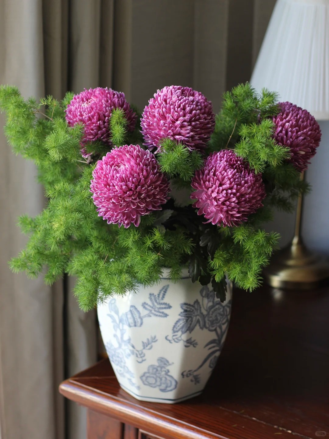 Kh&ocirc;ng phải mẫu đơn, cũng chẳng phải c&uacute;c thường: Lo&agrave;i hoa lạ đang khiến chị em l&ugrave;ng sục để "đổi gi&oacute;" b&agrave;n tr&agrave; ng&agrave;y Tết- Ảnh 11.