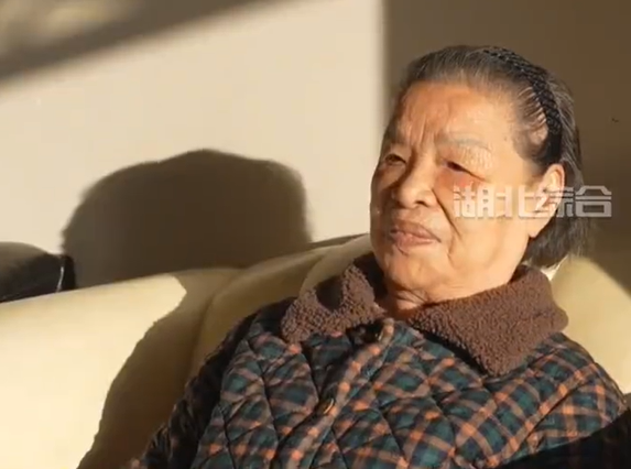 Cụ b&agrave; 92 tuổi được mệnh danh l&agrave; &ldquo;C&ocirc;ng ch&uacute;a ngủ trong rừng&ldquo;- Ảnh 1.