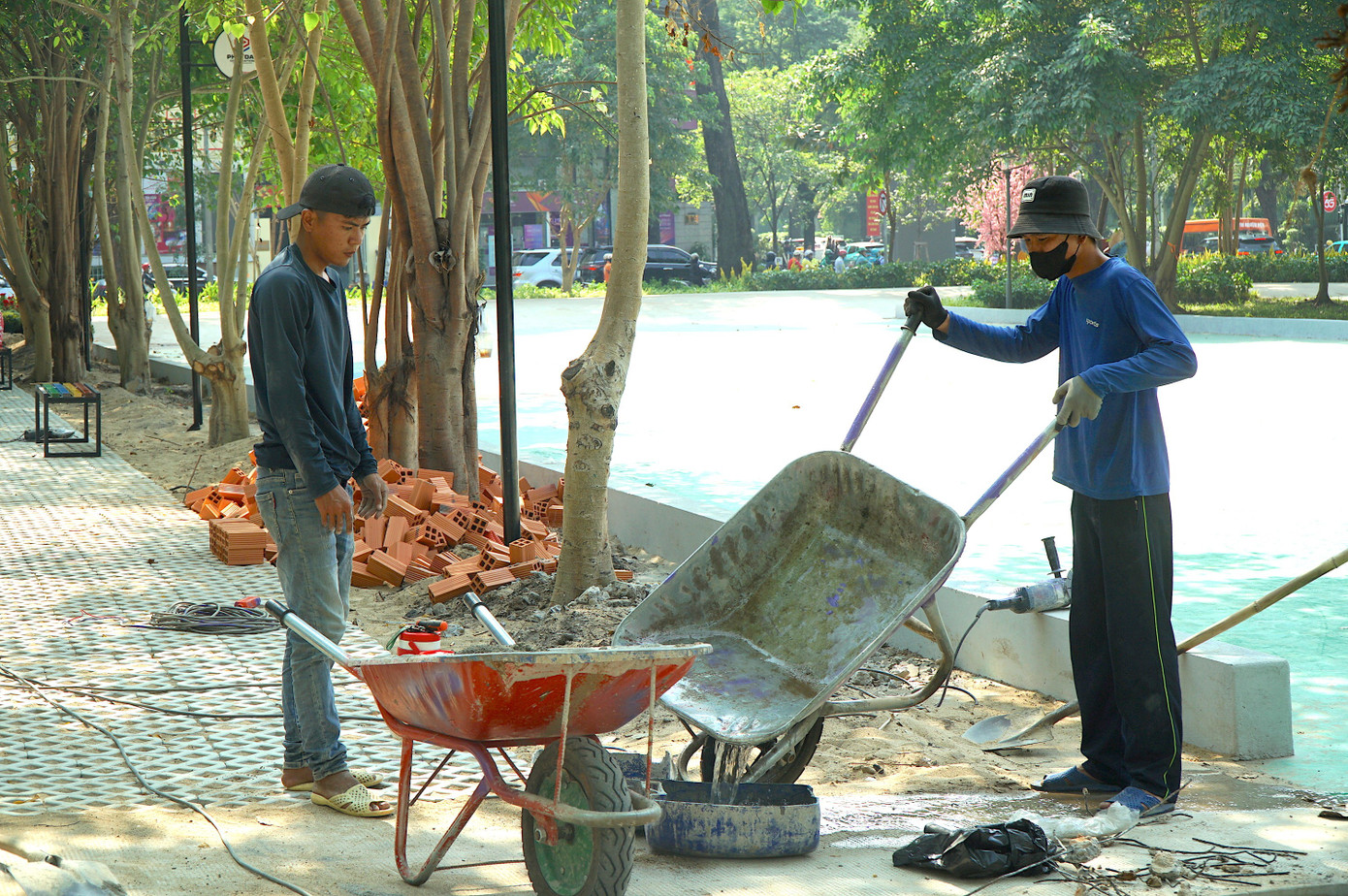 'Đất v&agrave;ng' bỏ hoang giữa trung t&acirc;m TPHCM th&agrave;nh c&ocirc;ng vi&ecirc;n đ&ocirc;ng vui dịp Tết- Ảnh 12.