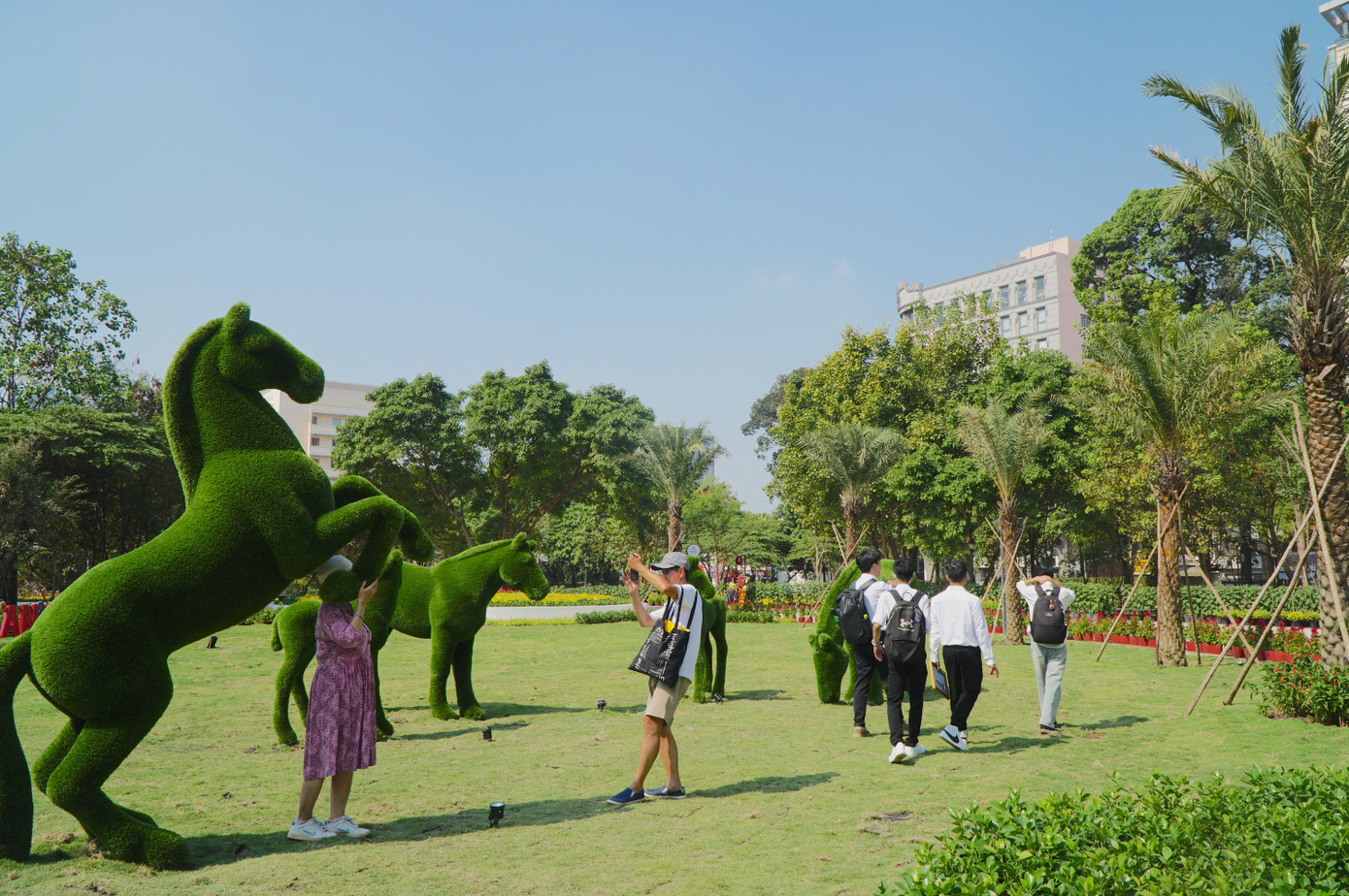 'Đất v&agrave;ng' bỏ hoang giữa trung t&acirc;m TPHCM th&agrave;nh c&ocirc;ng vi&ecirc;n đ&ocirc;ng vui dịp Tết- Ảnh 3.