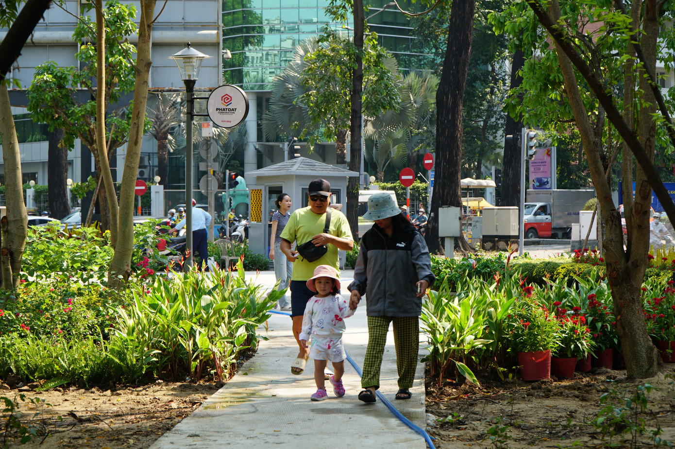 'Đất v&agrave;ng' bỏ hoang giữa trung t&acirc;m TPHCM th&agrave;nh c&ocirc;ng vi&ecirc;n đ&ocirc;ng vui dịp Tết- Ảnh 10.