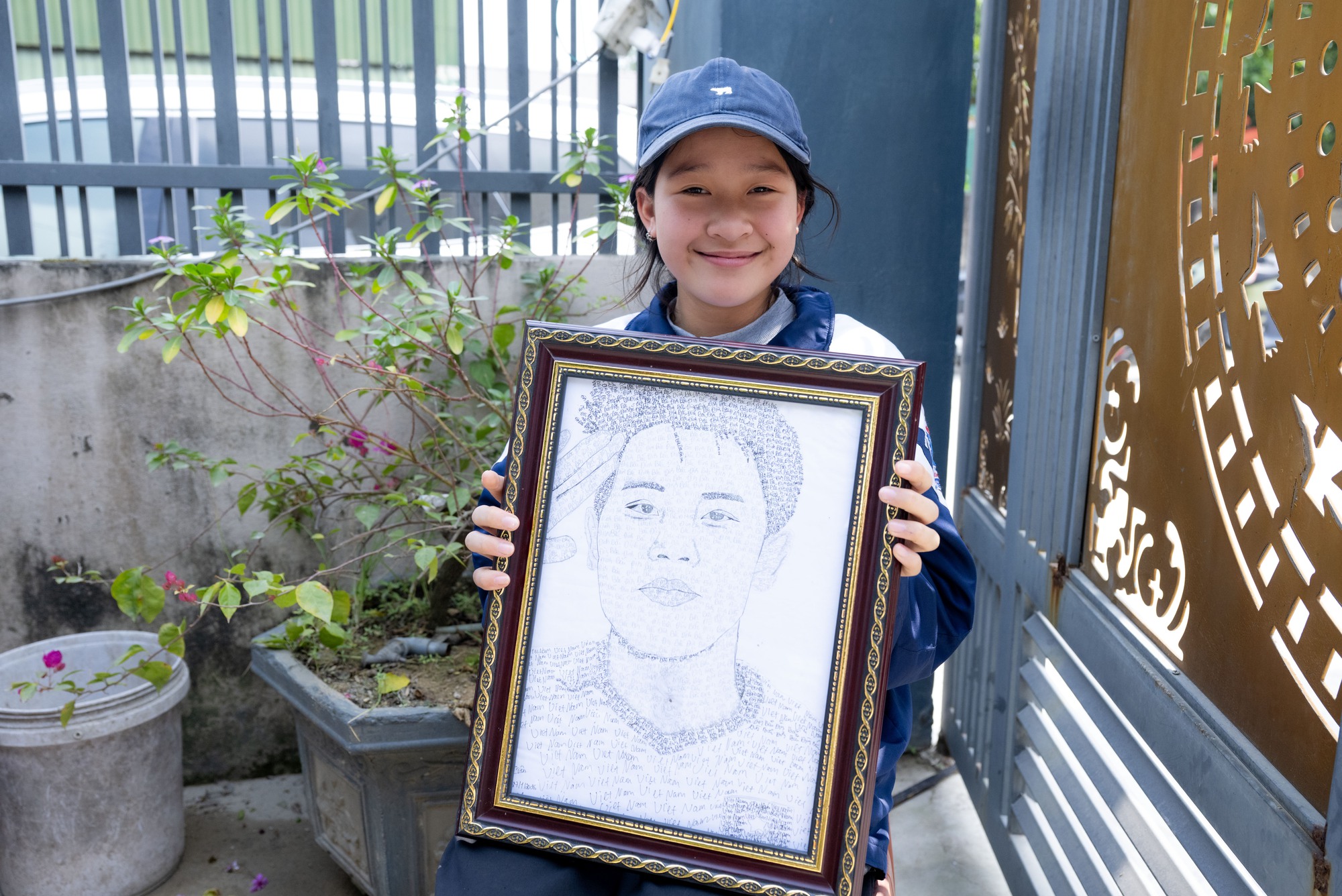 Ngay l&uacute;c n&agrave;y tại nh&agrave; Đ&igrave;nh Bắc: Người h&acirc;m mộ vượt 30km đội nắng chờ đợi h&agrave;ng giờ, quyết kh&ocirc;ng về khi chưa gặp thần tượng- Ảnh 10.