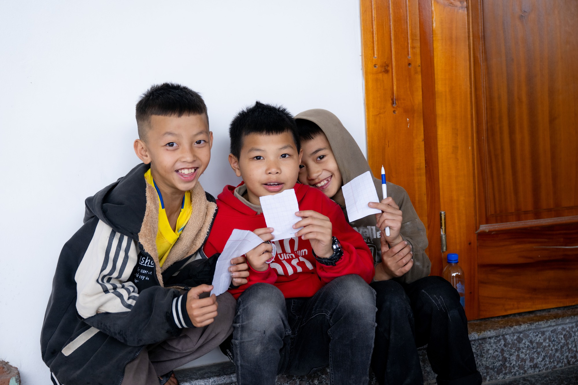 Ngay l&uacute;c n&agrave;y tại nh&agrave; Đ&igrave;nh Bắc: Người h&acirc;m mộ vượt 30km đội nắng chờ đợi h&agrave;ng giờ, quyết kh&ocirc;ng về khi chưa gặp thần tượng- Ảnh 15.