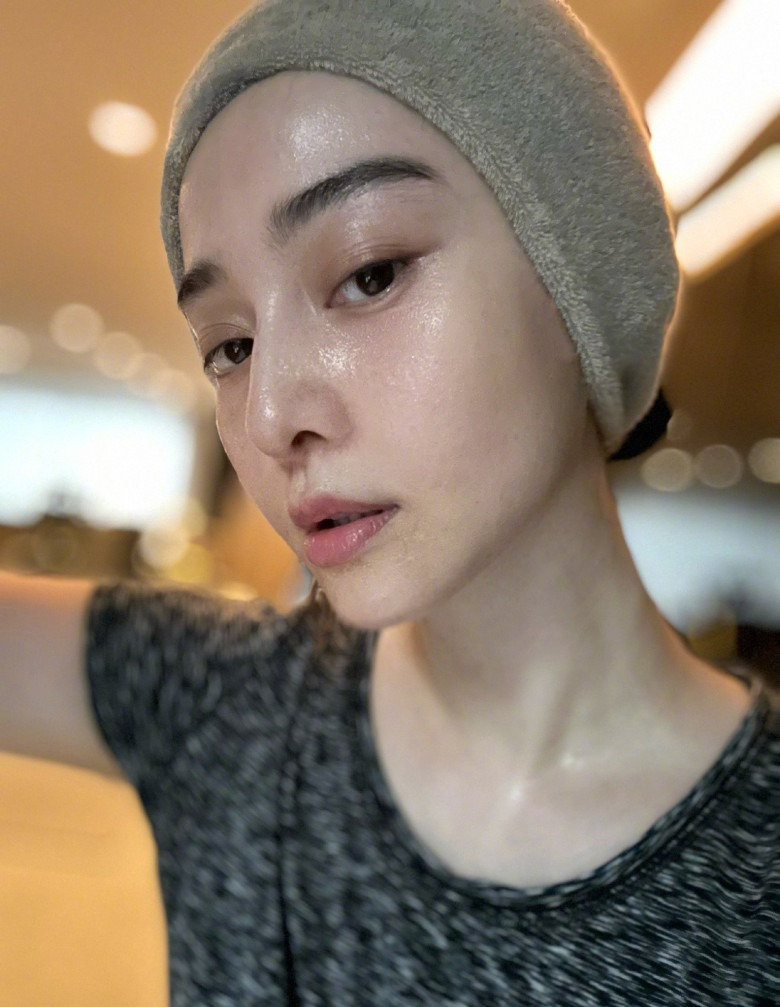 Đại mỹ nh&acirc;n cả showbiz c&ocirc;ng nhận: Nhan sắc đẹp bất chấp cam thường, l&agrave;n da tuổi 44 khiến g&aacute;i trẻ c&uacute;i đầu ch&agrave;o thua- Ảnh 3.