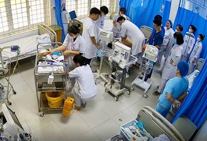 &Eacute;p tim gần 50 ph&uacute;t cứu sống nam sinh ngừng tim giữa giờ học- Ảnh 1.