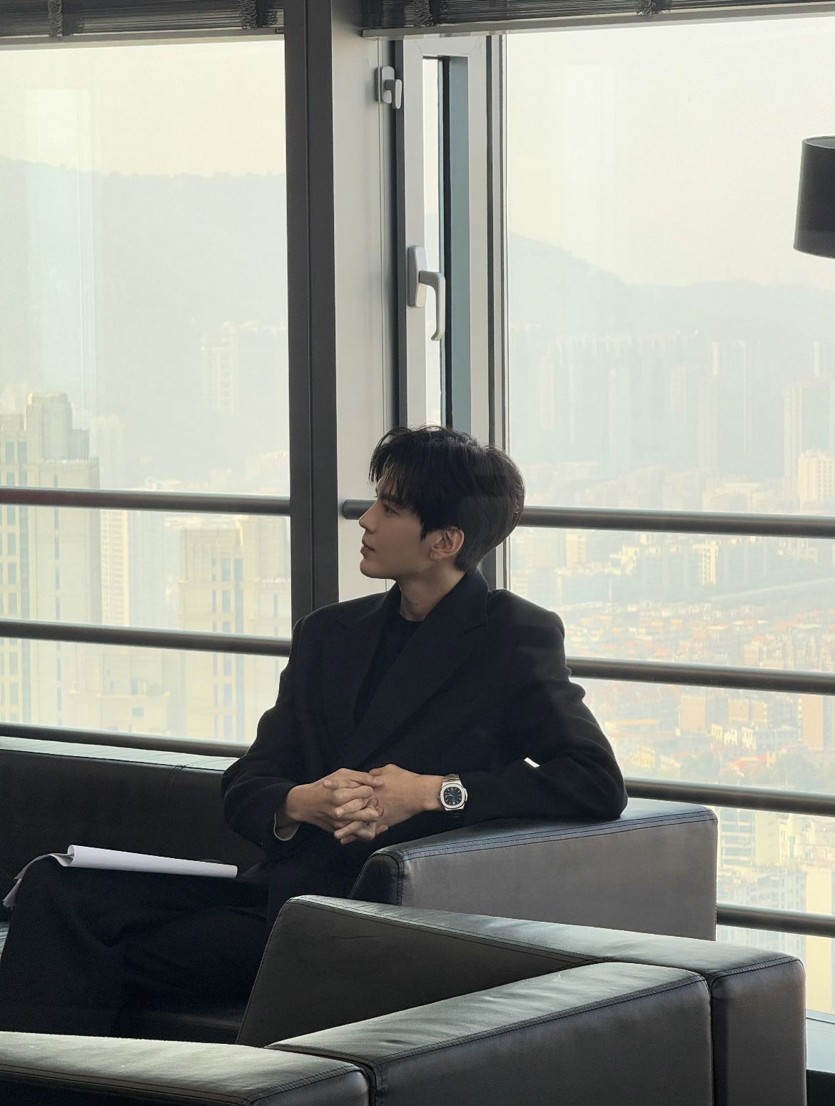 Đi tặng qu&agrave; Tết, đối t&aacute;c n&oacute;i: "Tốn k&eacute;m qu&aacute;!", nh&acirc;n vi&ecirc;n EQ cao đ&aacute;p một c&acirc;u m&agrave; đ&ocirc;i b&ecirc;n đều h&agrave;i l&ograve;ng, về nh&agrave; được sếp thưởng th&ecirc;m- Ảnh 1.