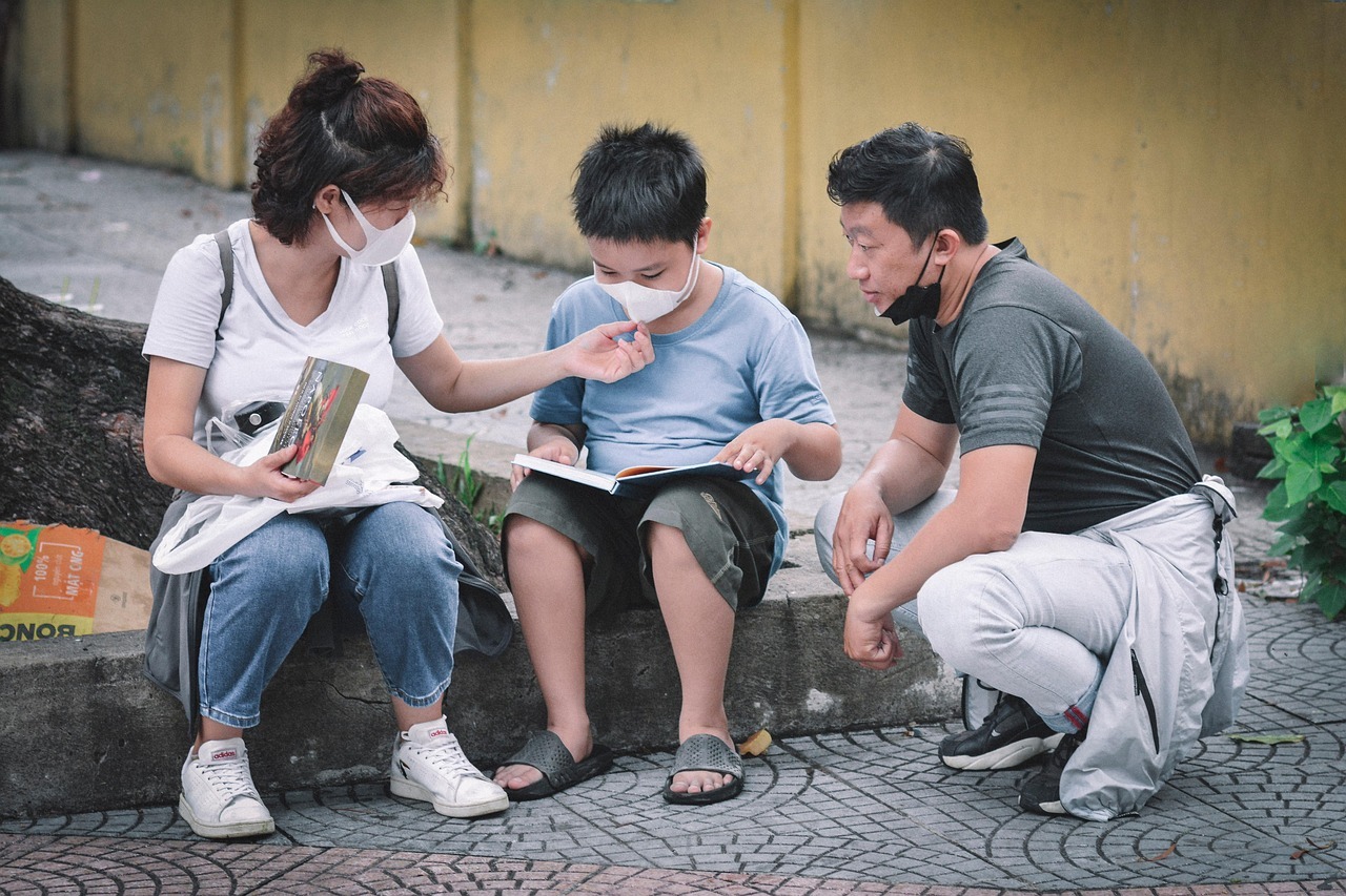Cha mẹ "trình thấp" thích nói đạo lý với con, cha mẹ KHÔN NGOAN thật sự chỉ làm 2 việc này- Ảnh 2.