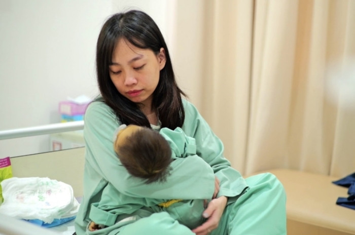 L&aacute; gan của người mẹ cứu mạng con g&aacute;i teo đường mật bẩm sinh- Ảnh 1.