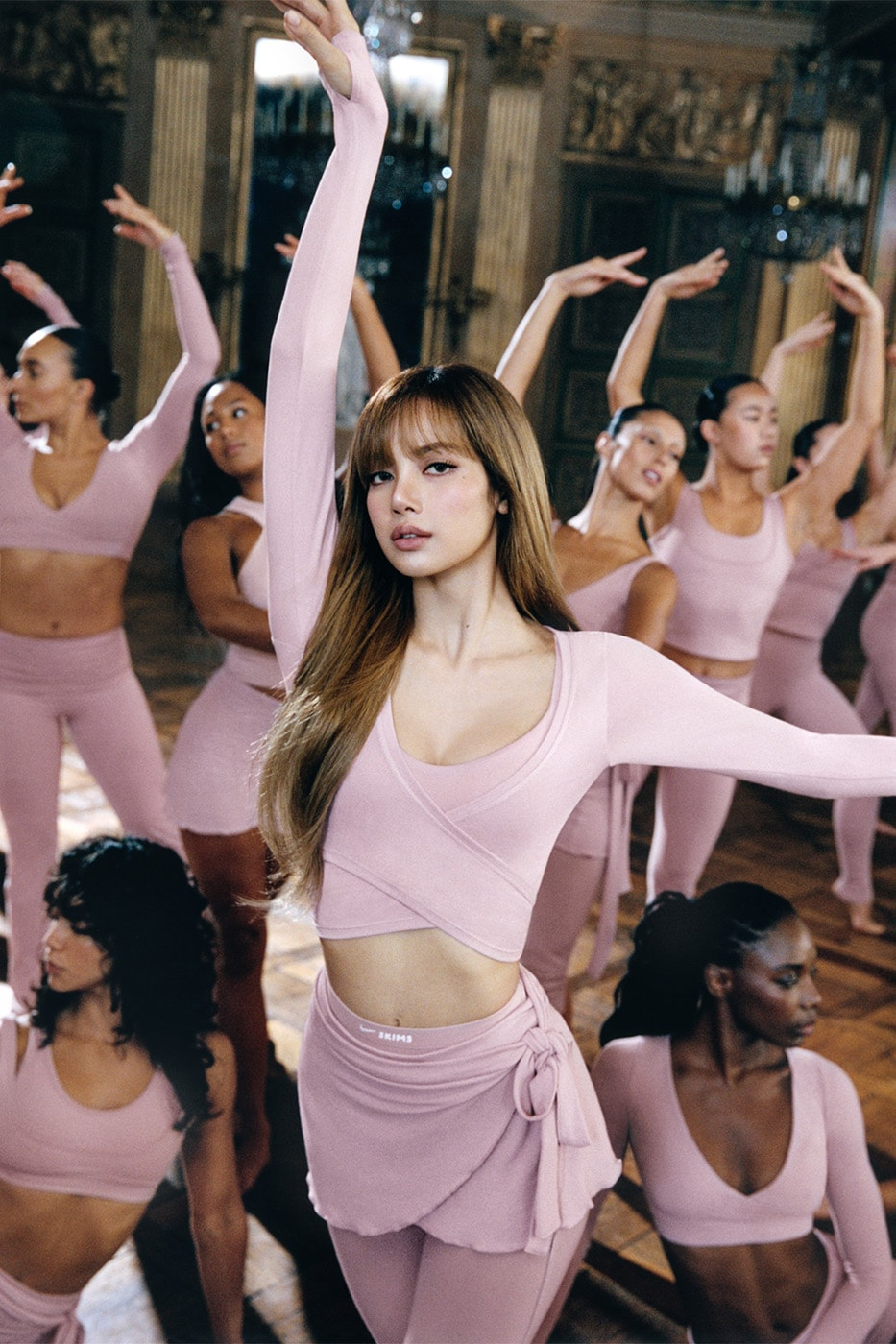 Việc Lisa làm đầu tiên khi xa BLACKPINK là về tay Kim 