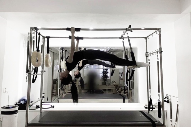 Nữ idol g&atilde;y cổ v&igrave; tập pilates- Ảnh 11.