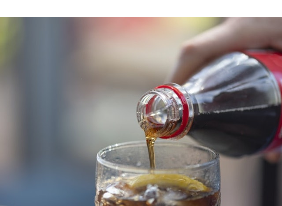 Đừng uống nước ngọt theo c&aacute;ch n&agrave;y: Người đ&agrave;n &ocirc;ng phải cắt bỏ cả hai ch&acirc;n, nhiều tiền cũng trở n&ecirc;n v&ocirc; nghĩa- Ảnh 2.