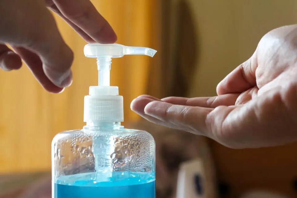 B&aacute;c sĩ khuyến c&aacute;o c&aacute;c gia đ&igrave;nh n&ecirc;n chuẩn bị 5 vật dụng bảo hộ thiết yếu để ph&ograve;ng chống virus Nipah- Ảnh 5.