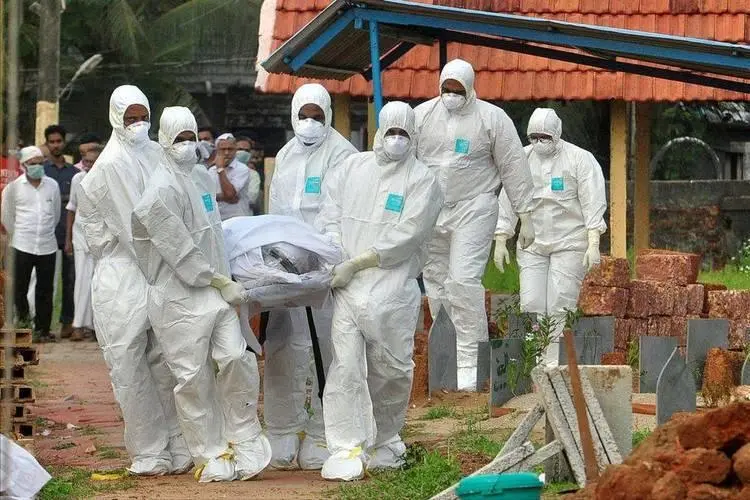 B&aacute;c sĩ khuyến c&aacute;o c&aacute;c gia đ&igrave;nh n&ecirc;n chuẩn bị 5 vật dụng bảo hộ thiết yếu để ph&ograve;ng chống virus Nipah- Ảnh 1.