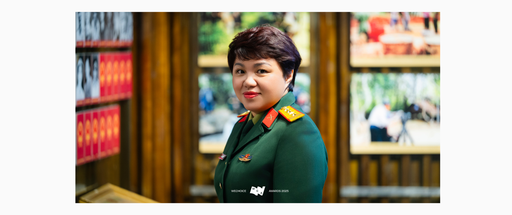 Mưa Đỏ giống như một chiến dịch - nơi mỗi cảnh quay là một nhiệm vụ, mỗi quyết định đều mang ý nghĩa tri ân- Ảnh 12. Mưa Đỏ giống như một chiến dịch - nơi mỗi cảnh quay là một nhiệm vụ, mỗi quyết định đều mang ý nghĩa tri ân- Ảnh 12.