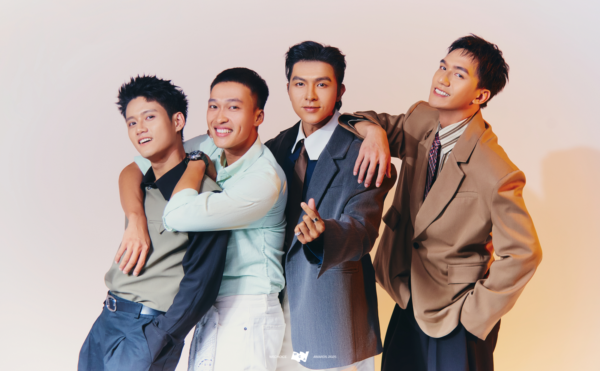 Mưa Đỏ giống như một chiến dịch - nơi mỗi cảnh quay là một nhiệm vụ, mỗi quyết định đều mang ý nghĩa tri ân- Ảnh 15. Mưa Đỏ giống như một chiến dịch - nơi mỗi cảnh quay là một nhiệm vụ, mỗi quyết định đều mang ý nghĩa tri ân- Ảnh 15.