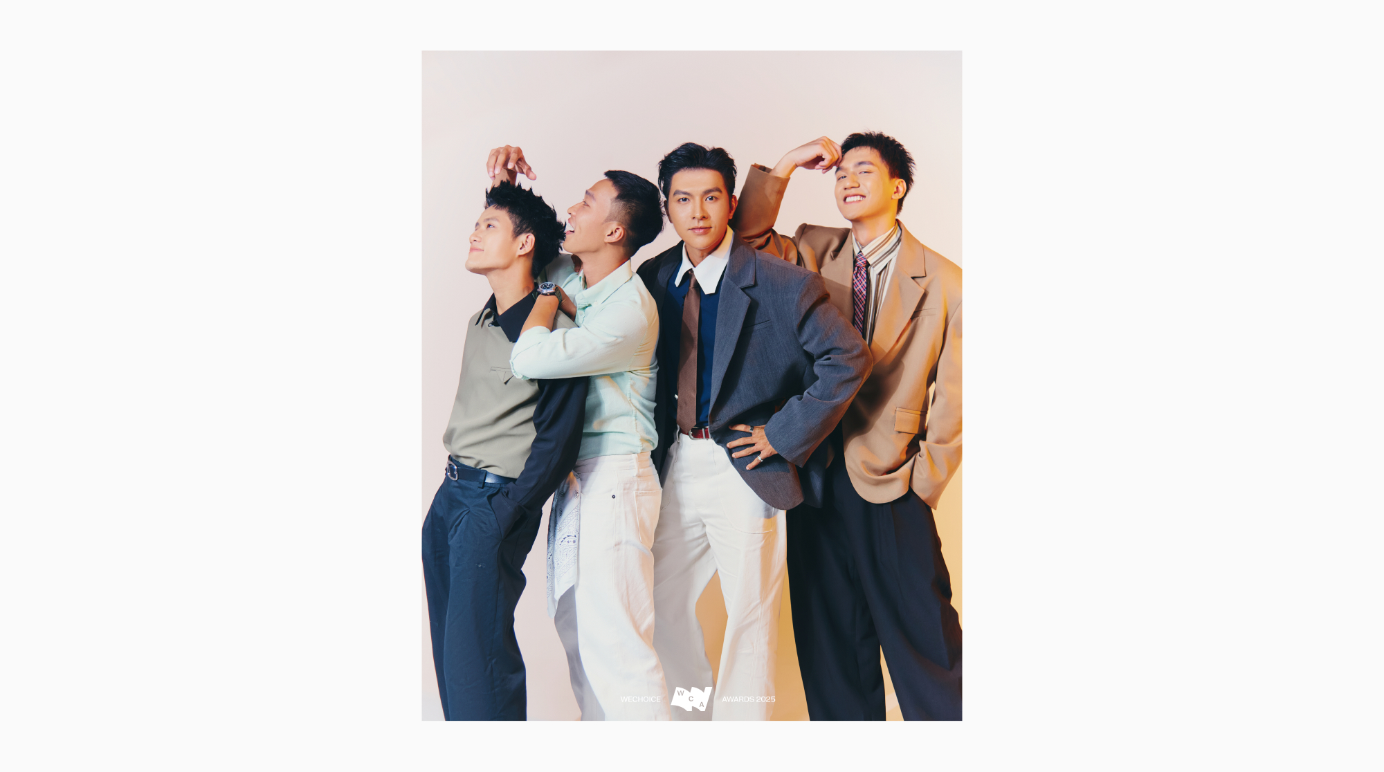 Mưa Đỏ giống như một chiến dịch - nơi mỗi cảnh quay là một nhiệm vụ, mỗi quyết định đều mang ý nghĩa tri ân- Ảnh 1. Mưa Đỏ giống như một chiến dịch - nơi mỗi cảnh quay là một nhiệm vụ, mỗi quyết định đều mang ý nghĩa tri ân- Ảnh 1.