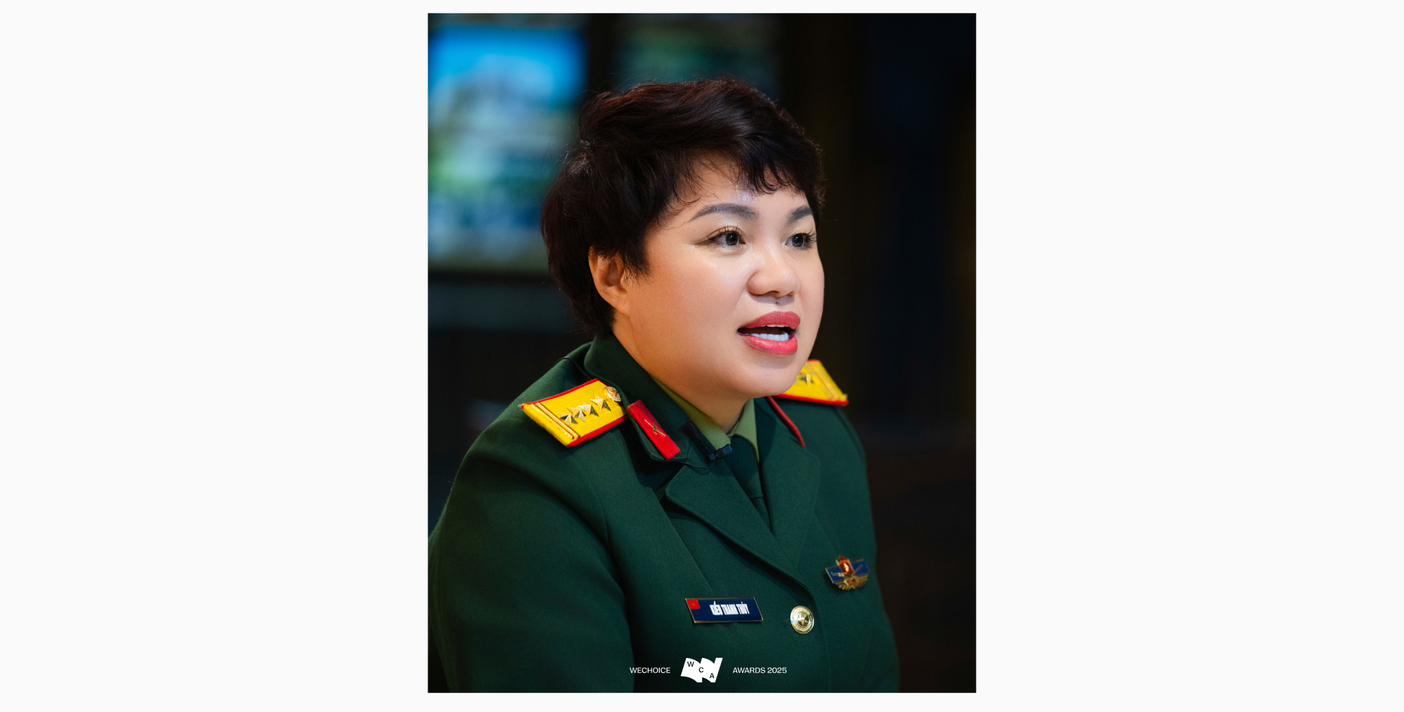 Mưa Đỏ giống như một chiến dịch - nơi mỗi cảnh quay là một nhiệm vụ, mỗi quyết định đều mang ý nghĩa tri ân- Ảnh 22. Mưa Đỏ giống như một chiến dịch - nơi mỗi cảnh quay là một nhiệm vụ, mỗi quyết định đều mang ý nghĩa tri ân- Ảnh 22.