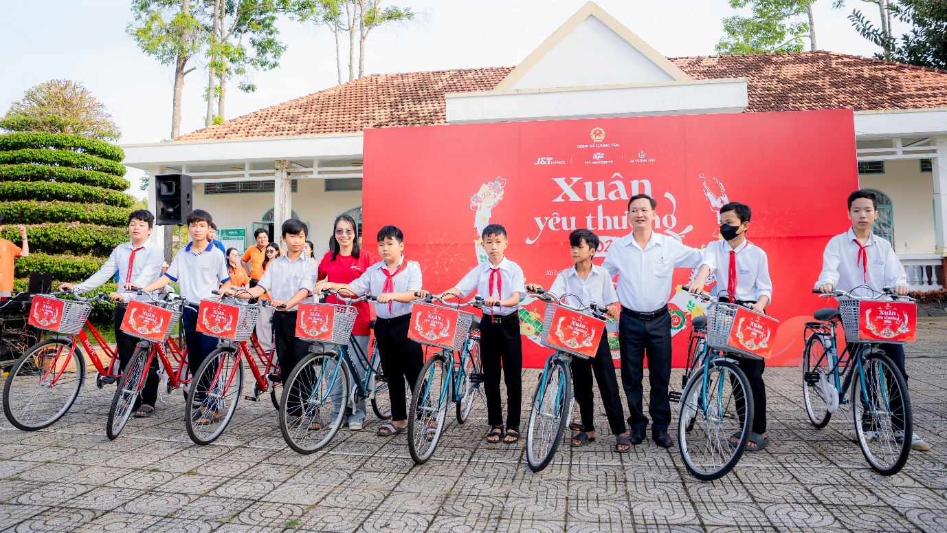 M&ugrave;a xu&acirc;n tr&ecirc;n những chuyến xe, chở tấm l&ograve;ng sẻ chia của tuổi trẻ- Ảnh 1.