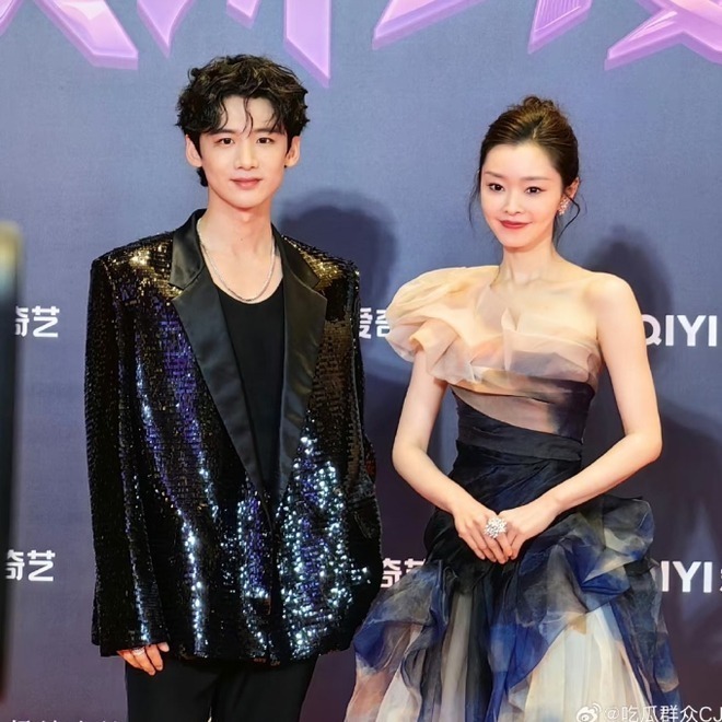 Không phải 1, có đến 2 cặp chị - em cực phẩm showbiz đã Không phải 1, có đến 2 cặp chị - em cực phẩm showbiz đã