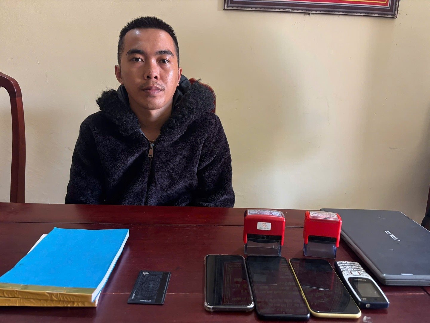 Ph&aacute;t hiện nhiều người chuyển khoản tổng cộng 1 tỷ đồng cho thanh ni&ecirc;n SN 1999 c&oacute; STK 27754XXXX, c&ocirc;ng an v&agrave;o cuộc điều tra x&aacute;c minh- Ảnh 2.