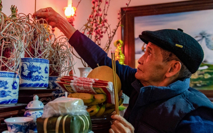 X&ecirc; dịch b&aacute;t hương l&uacute;c lau b&agrave;n thờ c&oacute; sao kh&ocirc;ng? Chuy&ecirc;n gia đưa ra c&aacute;ch ho&aacute; giải đơn giản, ai cũng l&agrave;m được- Ảnh 3.