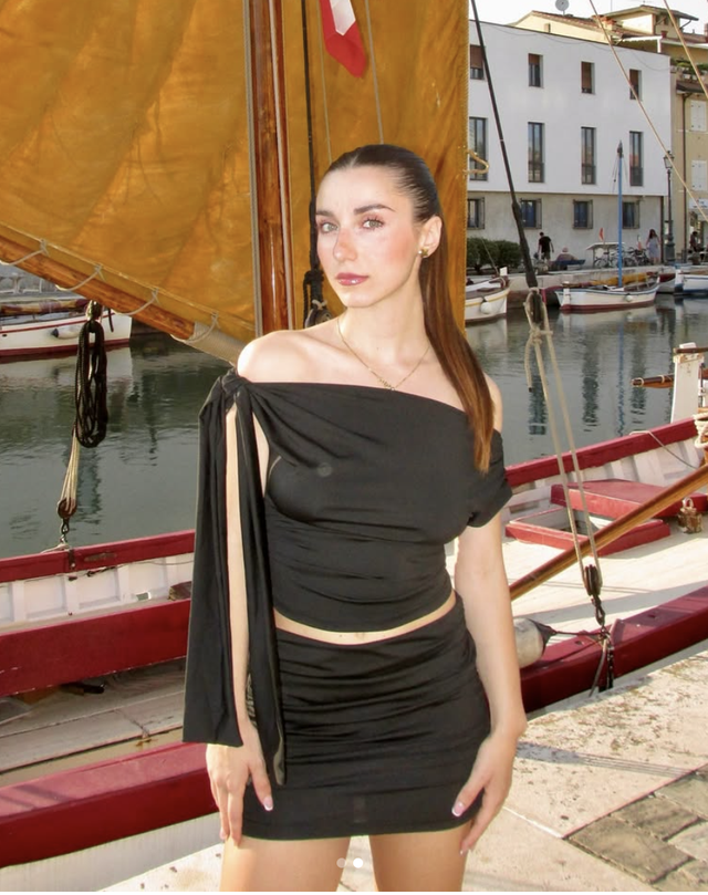 Kh&aacute;n giả đổ x&ocirc; xem giải hạng 5 chỉ v&igrave; nữ trọng t&agrave;i qu&aacute; xinh, visual như b&uacute;p b&ecirc;, body bốc lửa- Ảnh 3.