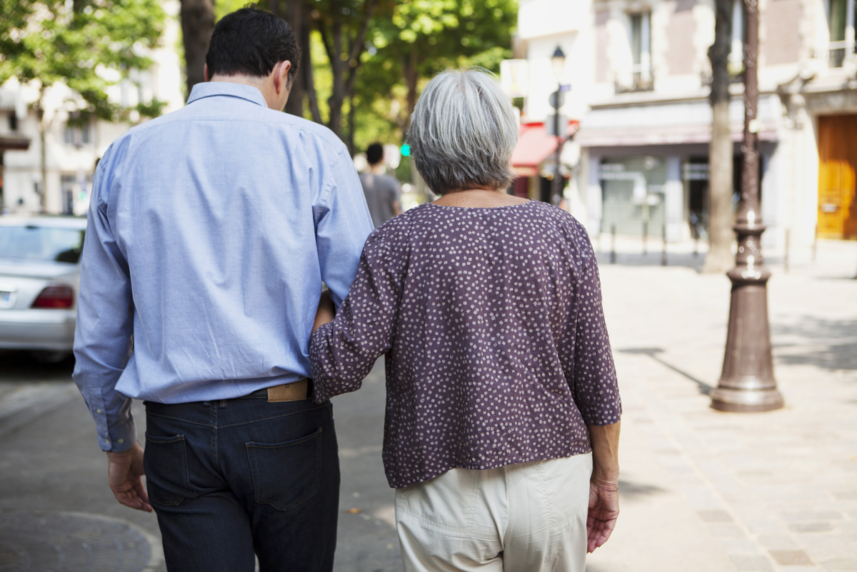 C&acirc;u chuyện người đ&agrave;n &ocirc;ng sống c&ugrave;ng mẹ 80 tuổi khiến ai đọc xong cũng suy nghĩ: C&oacute; một kiểu cha mẹ bất c&ocirc;ng đến v&ocirc; l&yacute; thế n&agrave;y!- Ảnh 1.